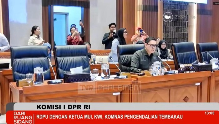 Komisi I DPR Bertahan dalam Krisis: Apa yang Disebarkan Saat Demo Meraup Perhatian?