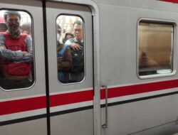 **Demo di DPR, KRL Imbau Tak Naik-Turun di Palmerah, Apa Dampaknya?**