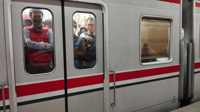 **Demo di DPR, KRL Imbau Tak Naik-Turun di Palmerah, Apa Dampaknya?**