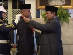 **Momen Prabowo Ralat MC: Gugatan atas Slip-Up di Acara Kehormatan**
