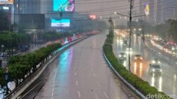 [Penampakan Tol Dalkot Ditutup, Demo Sekitar DPR Tegaskan Kebijakan Berdarah]