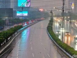 [Penampakan Tol Dalkot Ditutup, Demo Sekitar DPR Tegaskan Kebijakan Berdarah]