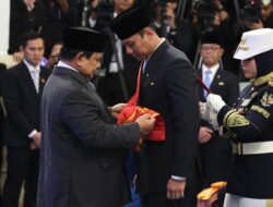 **Menko AHY Terima Anugerah Bintang Mahaputera dari Prabowo, Apresiasi atas Dedikasi Infrastruktur**