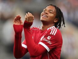 “Rio Ngumoha: Debut Indah yang Guncang Dunia Bola”