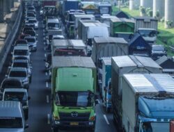 “Titik-titik Kepadatan Lalin Tol Arah Jakarta Pagi Ini: Lalu Lintas Padat di Pagi Hari”