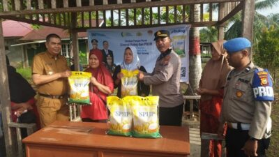 **Polres Meranti dan Bulog Salurkan 15 Ton Beras Murah, Sosial Ekonomi Masyarakat Terangkat**