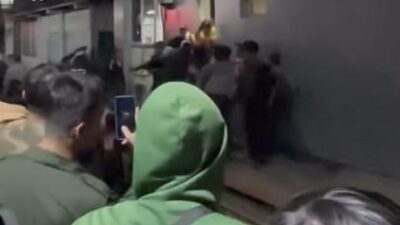 **Viral Keributan di Stasiun Parungpanjang: Rekayasa KRL Imbas Demo di DPR**