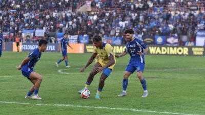 **Bojan Hodak Kritik Lini Depan Persib Usai Imbang PSIM Yogyakarta**