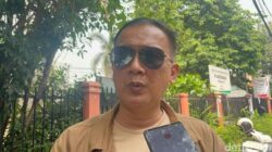 Cerita Lurah Manggarai Selatan saat Mobil Pelat Merahnya Diamuk Massa di Slipi: Konflik atau Penolakan?