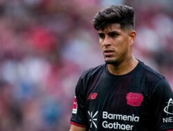 **Hincapie Siap Bergabung dengan Arsenal, Bersaing dengan Tottenham**
