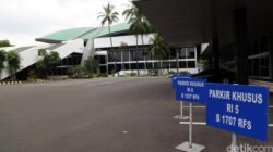 Sejumlah Anggota DPR Naik Mobil Berpelat Sipil Hari Ini: Fenomena Baru di Gedung Nusantara