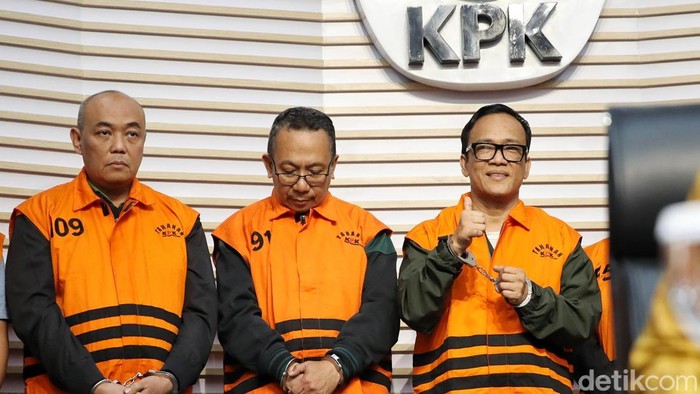KPK Ungkap Land Cruiser-Mercy Dipindahkan dari Rumah Dinas Noel Usai OTT - Update 1