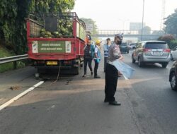 “Truk Gas ‘Nempel’ Truk Tronton di Tol JORR, Sopir Tewas Usai Terbawa 6 Kilometer”
