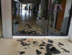 4 Simpatisan Terdakwa Makar di Sorong Papua Ricuh, Kantor Gubernur Dirusak dalam Kericuhan Besar