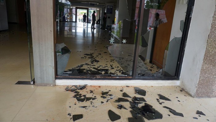 4 Simpatisan Terdakwa Makar di Sorong Papua Ricuh, Kantor Gubernur Dirusak dalam Kericuhan Besar