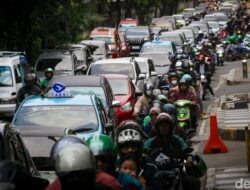 “Dishub DKI Batal Alih Fungsi Trotoar TB Simatupang Jadi Lajur Kendaraan, Warga Berprotes!”