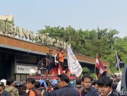 Demo Massa Buruh dan WFH Pegawai DPR: Konflik atau Konsesi?