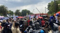 Demo Buruh Beralih, Aksi di Silang Monas Jadi Perhatian Publik