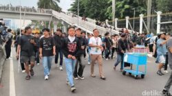 “Demo Buruh Bubar, Massa Baru Serbu Gedung DPR: Apa yang Mereka Inginkan?”