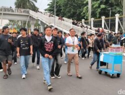 “Demo Buruh Bubar, Massa Baru Serbu Gedung DPR: Apa yang Mereka Inginkan?”