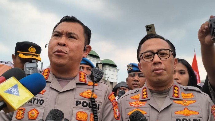 Polisi Nyatakan Aksi Demo Massa Buruh di DPR Berjalan Lancar