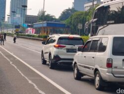 Demo Depan DPR: Tol Dalkot Arah Slipi maupun Cawang Ditutup Sementara