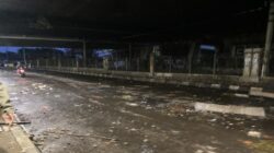 **Bencana di Pejompongan: Jalan Porak Poranda, Demo DPR Berujung ricuh, Batu-Kaca Berserakan**