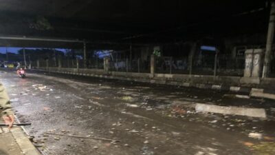 **Bencana di Pejompongan: Jalan Porak Poranda, Demo DPR Berujung ricuh, Batu-Kaca Berserakan**