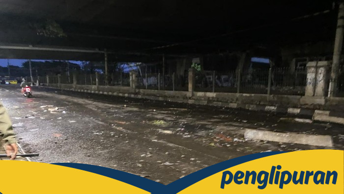 **Bencana di Pejompongan: Jalan Porak Poranda, Demo DPR Berujung ricuh, Batu-Kaca Berserakan**