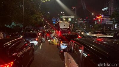 Imbas Demo, Jalan Gatot Subroto Arah Simpang Kuningan Ditutup Sementara