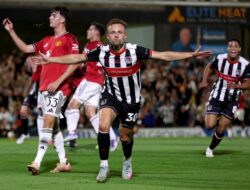 “Grimsby Town Nggak Takut-Takut sama MU di Penalti, Singkirkan Manchester United!”