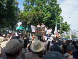 1. “Massa Tani Merdeka Gelar Aksi Damai di Patung Kuda, Dukung Program Prabowo”