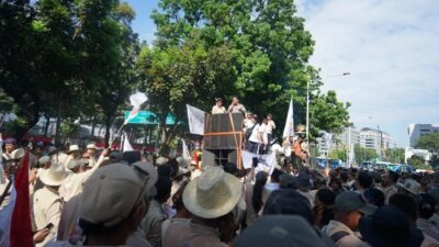 1. “Massa Tani Merdeka Gelar Aksi Damai di Patung Kuda, Dukung Program Prabowo”