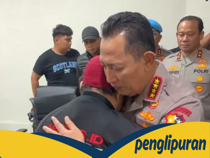 Kapolri Peluk dan Minta Maaf ke Keluarga Ojol yang Tewas Dilindas Rantis - Update 1