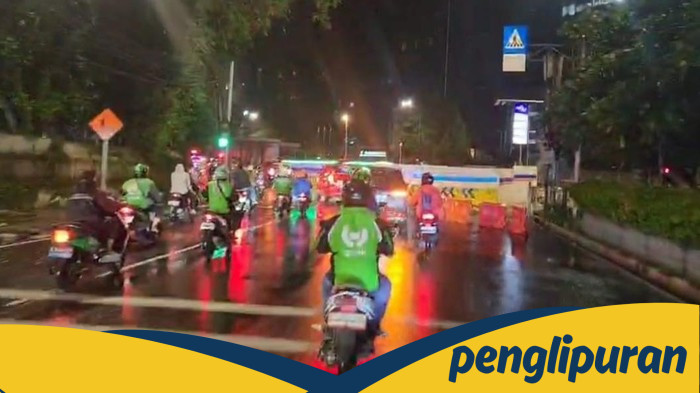 Iring-iringan Ojol Kawal Ambulans Jenazah Affan Kurniawan ke Rumah Duka, Solidaritas Menawan di tengah Tragedi