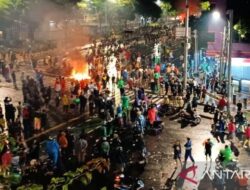 “Massa Tetap Bertahan di Mako Brimob Kwitang, Sempat Bakar Pospol Senen: Konflik Terus Berlanjut”