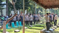 Kapolda Metro Gemparkan Pemakaman Affan Kurniawan, Ojol Terlindas Brimob di TPU Karet Bivak