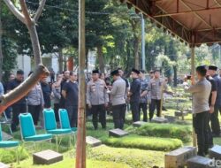 Kapolda Metro Gemparkan Pemakaman Affan Kurniawan, Ojol Terlindas Brimob di TPU Karet Bivak