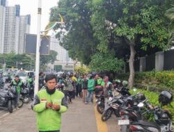 Ojol Bergerak dari TPU Karet Bivak, Seret Demo ke Polda Metro