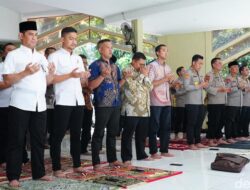 **Mabes Polri Gelar Salat Gaib, Doakan Pengemudi Ojol Affan Kurniawan yang Meninggal**