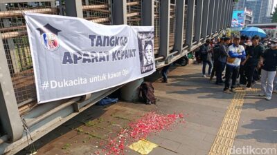 Massa Tabur Bunga Depan Polda Metro, Tuntut Usut Tuntas Kasus Affan – Update 1