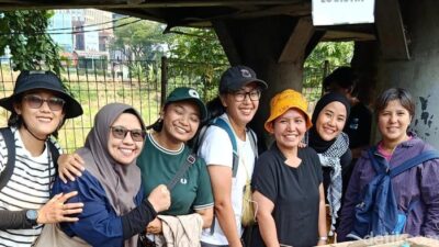 “Emak-emak Galang Dana Ratusan Juta, Bantu Logistik Massa Demo di PMJ: Solidaritas atau Kontroversi?”