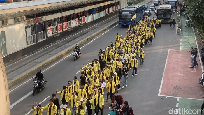 BEM UI Long March dari FX Sudirman ke Polda Metro Jaya: Aksi Bela Negara atau Konfrontasi?