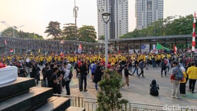 **Mahasiswa UI Bersuara untuk Affan: Aksi Bela di Polda Metro, Lalu Lintas Terhambat**
