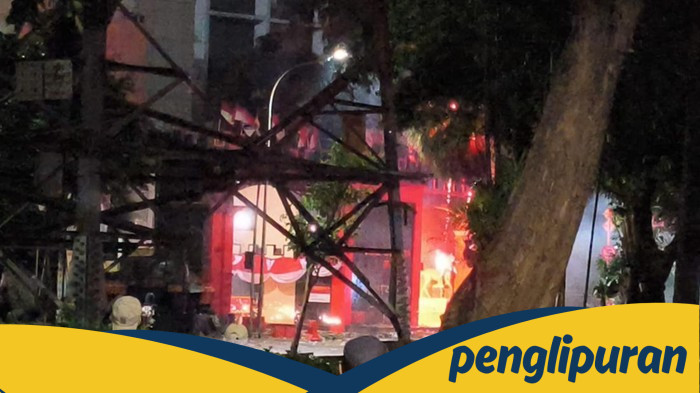 Gerbang Depan Brimob Kwitang Terbakar di Tengah Demo, Api Menyala di Jantung Konflik