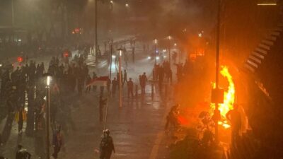 **Situasi di Polda Metro Jaya Memanas, Polisi Imbau Pendemo Pulang**