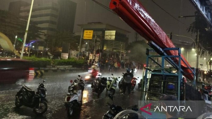 Demo di Jalan Otista Jaktim Mempaksa PKL Tutup Gerai, Khawatir Terjadi Konflik