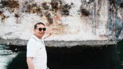 Menbud Tinjau Langsung Situs Gambar Cadas Prasejarah di Raja Ampat: Temuan Mengejutkan dari Masa Lalu