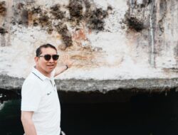 Menbud Tinjau Langsung Situs Gambar Cadas Prasejarah di Raja Ampat: Temuan Mengejutkan dari Masa Lalu