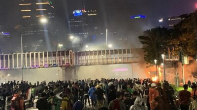 “Massa Demo Bakar Halte TransJakarta Depan Polda Metro Jaya! Aksi Protes yang Menyebabkan Kebakaran di Jakarta”